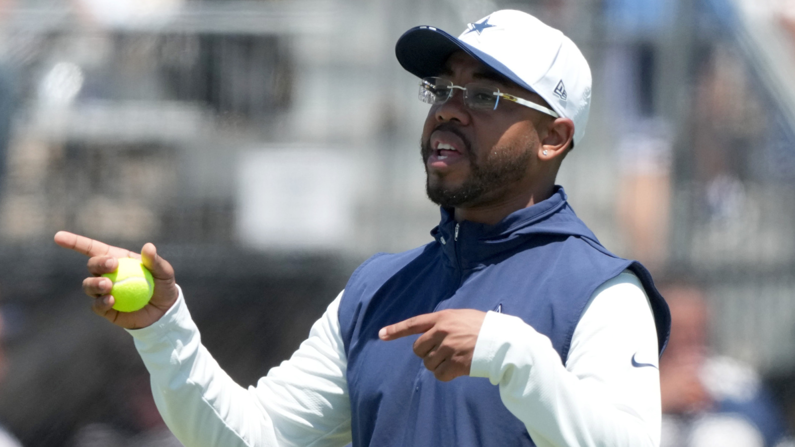 https://www.yardbarker.com/media/2/9/292d876de03ddd37c3f6ca8cd9772795c9c9f319/thumb_16x9/cowboys-dc-reacts-viral-jaishawn-barham-clip-loss.jpg?v=1