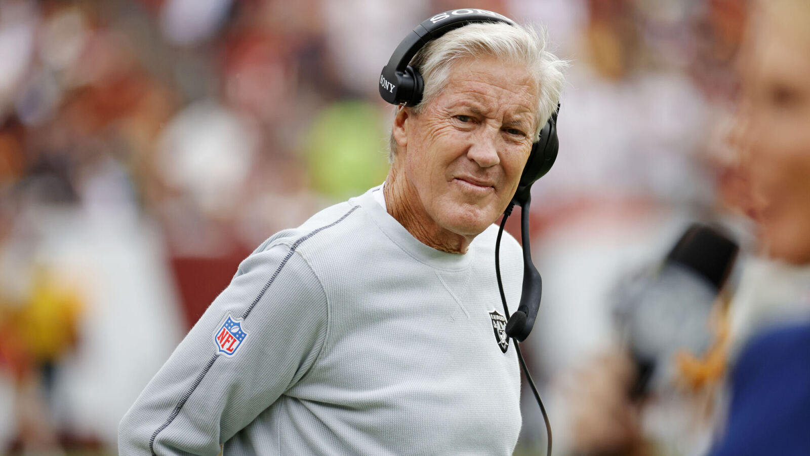 https://www.yardbarker.com/media/2/9/292dfbe7a0bc490ec6416a1d086cdb7b28918949/thumb_16x9/raiders-hc-pete-carroll-addresses-talk-him-on-hot.jpg?v=1