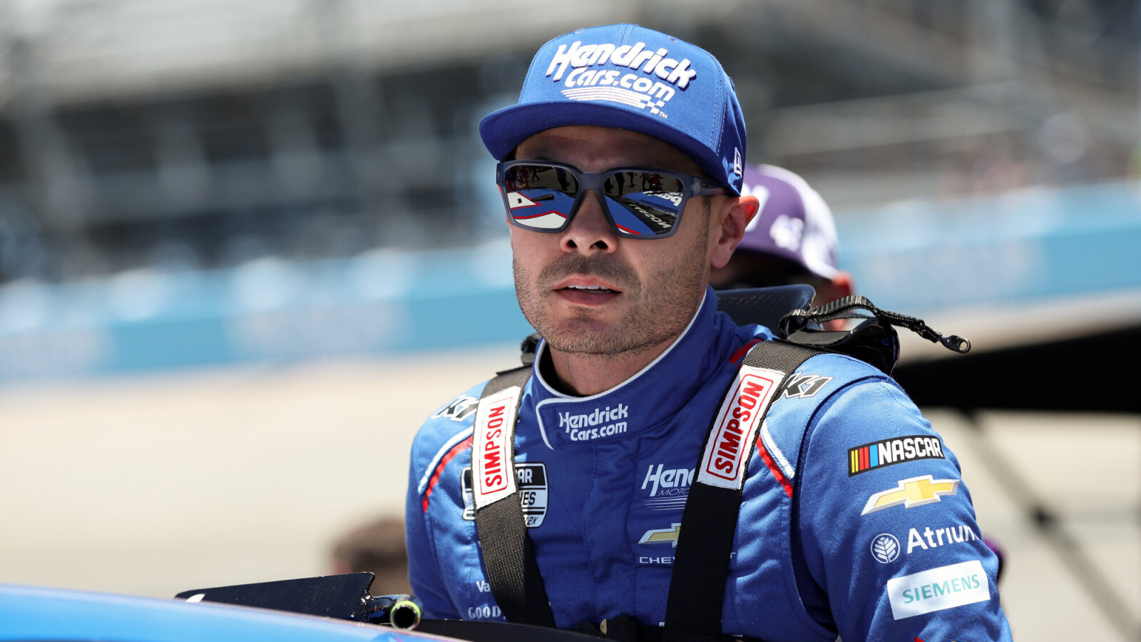 https://www.yardbarker.com/media/2/9/2937863833f99afd37978addf6d0020328490d7c/thumb_16x9/kyle-larson-paces-nascar-cup-series-practice.jpg?v=1