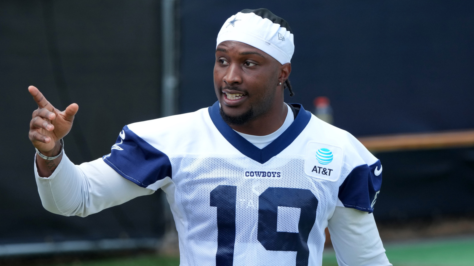 https://www.yardbarker.com/media/2/9/296724c731165f05be6204e455ffa9700f508019/thumb_16x9/cowboys-lock-receiver-down-through-2027-amid.jpg?v=1