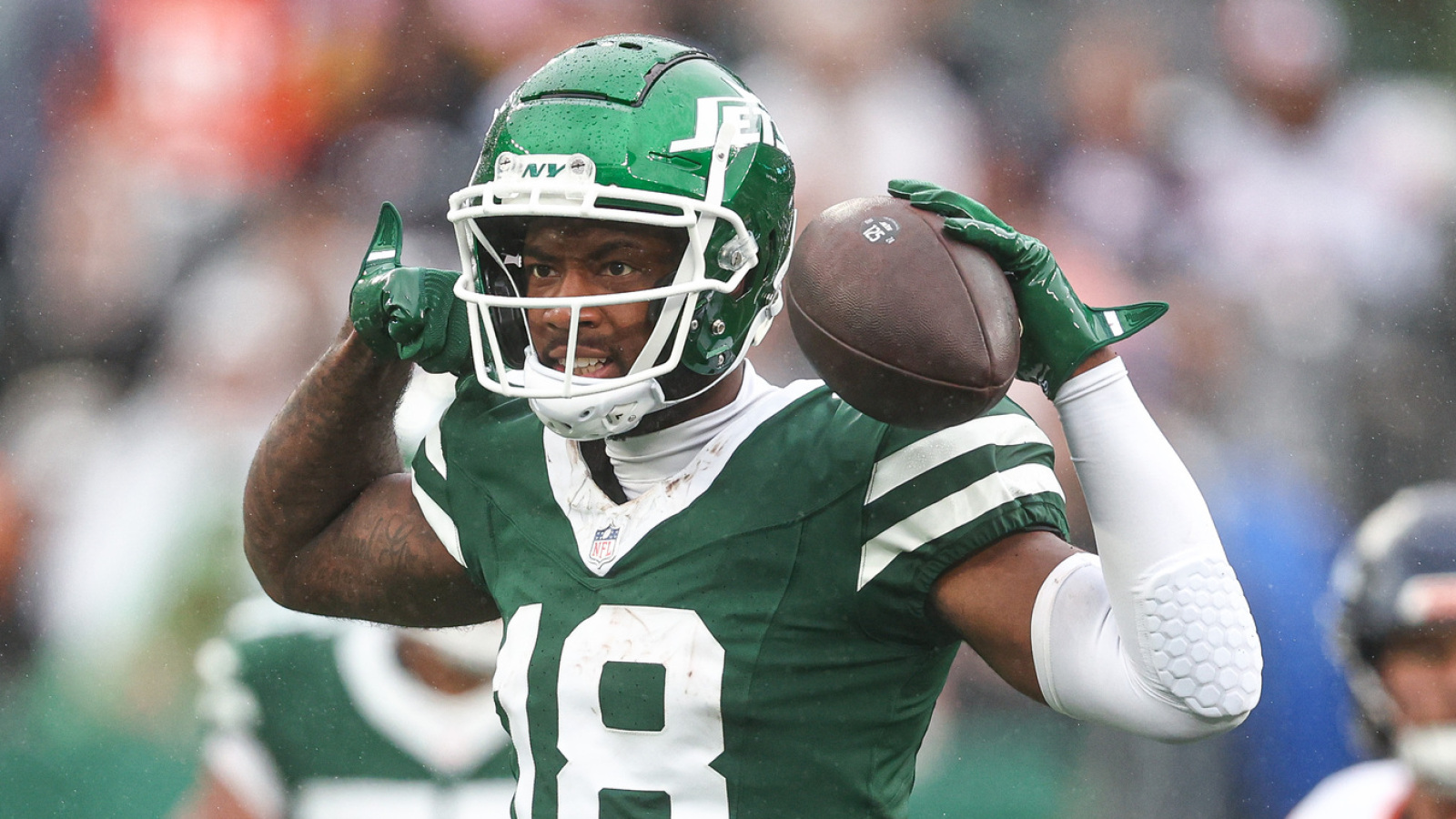 Mike Williams breaks silence after criticism from Aaron Rodgers