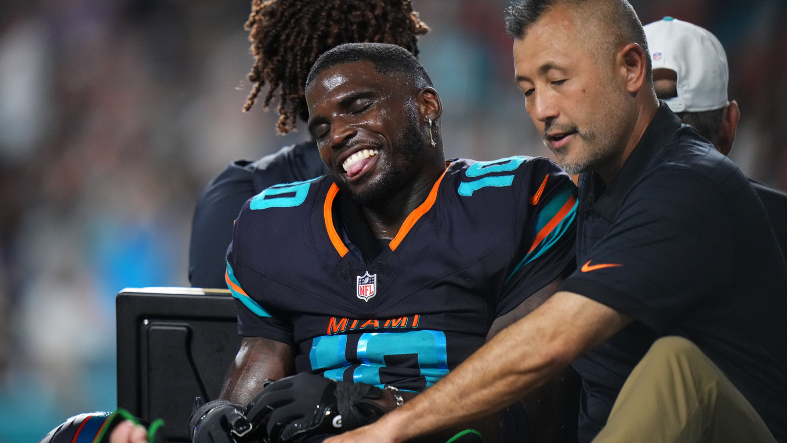 Tyreek Hill suffers horrific leg injury on ‘Monday Night Football ...