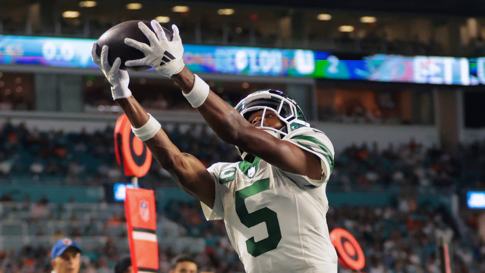 https://www.yardbarker.com/media/2/a/2a75b23bf35c68dca830acfea5f3ec687e049128/thumb_16x9/jets-burned-brutal-call-wiped-away-touchdown.jpg?v=1