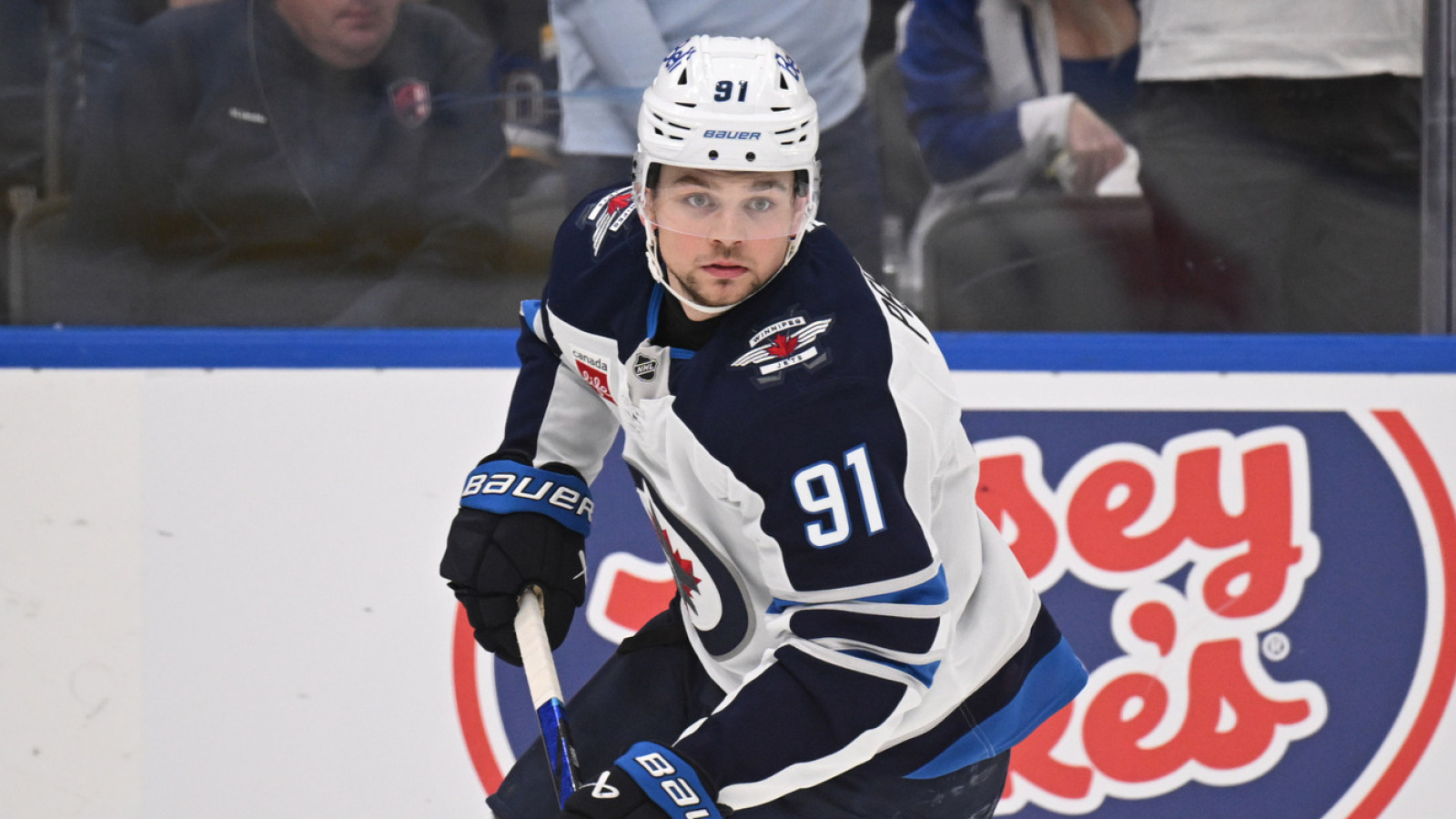 https://www.yardbarker.com/media/2/a/2a91fb90d879041d10ab49aadd06a53fd84bbd17/thumb_16x9/jets-standout-forward-potentially-out-long-term.jpg?v=1
