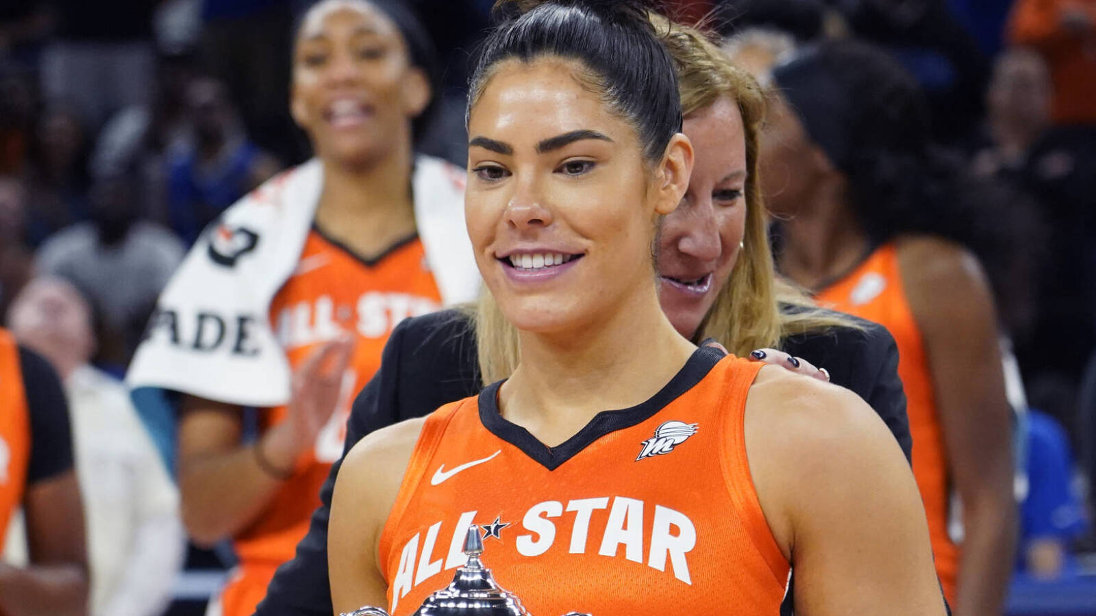 aces-keep-all-star-guard-kelsey-plum-with-two-year-extension-yardbarker