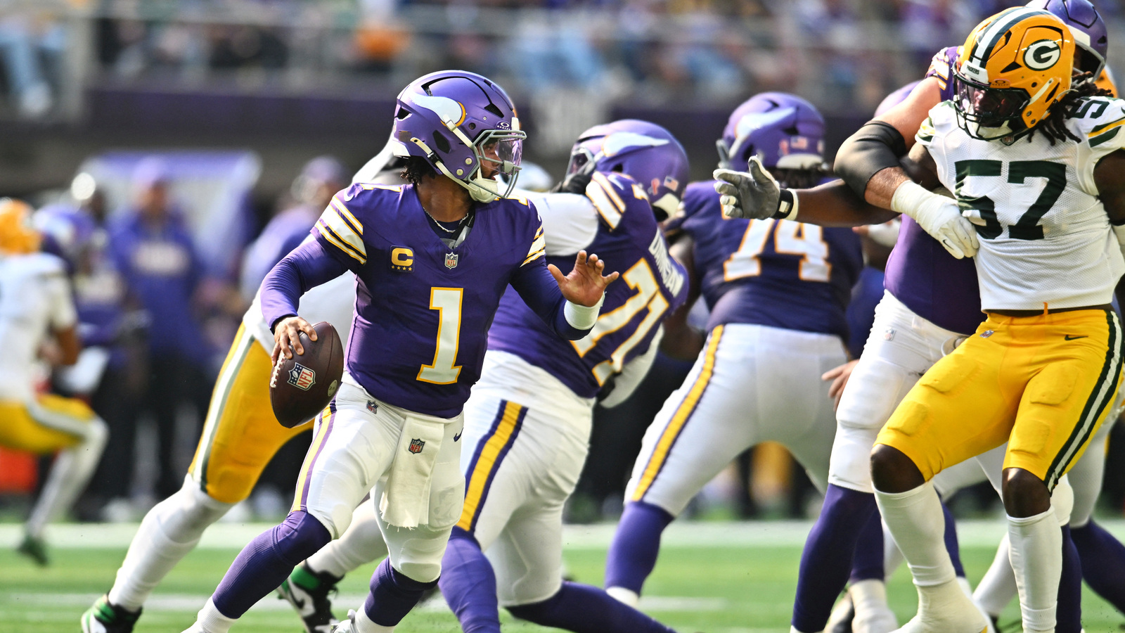 https://www.yardbarker.com/media/2/a/2aac4528d881919a735eb71093a81a8383b67e94/thumb_16x9/nfl-insiders-repeat-carson-wentz-warning-vikings.jpg