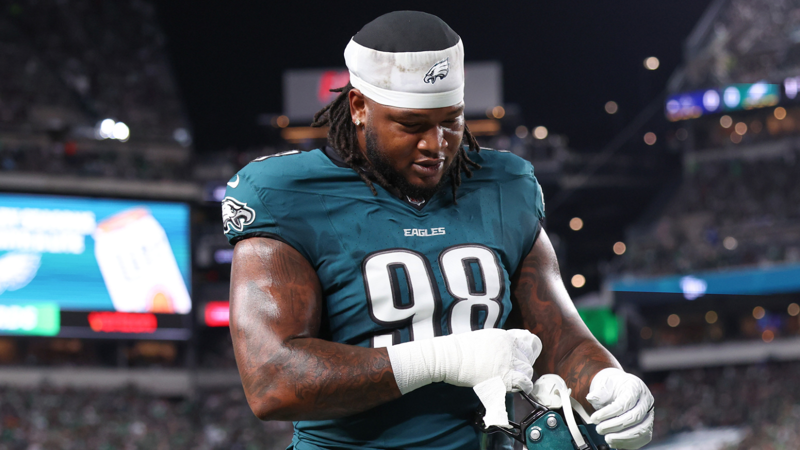 https://www.yardbarker.com/media/2/b/2b076152beb66f04f84e2799a811235e321ab58a/thumb_16x9/best-guess-nfl-punish-carter-spitting-revealed.jpg?v=1