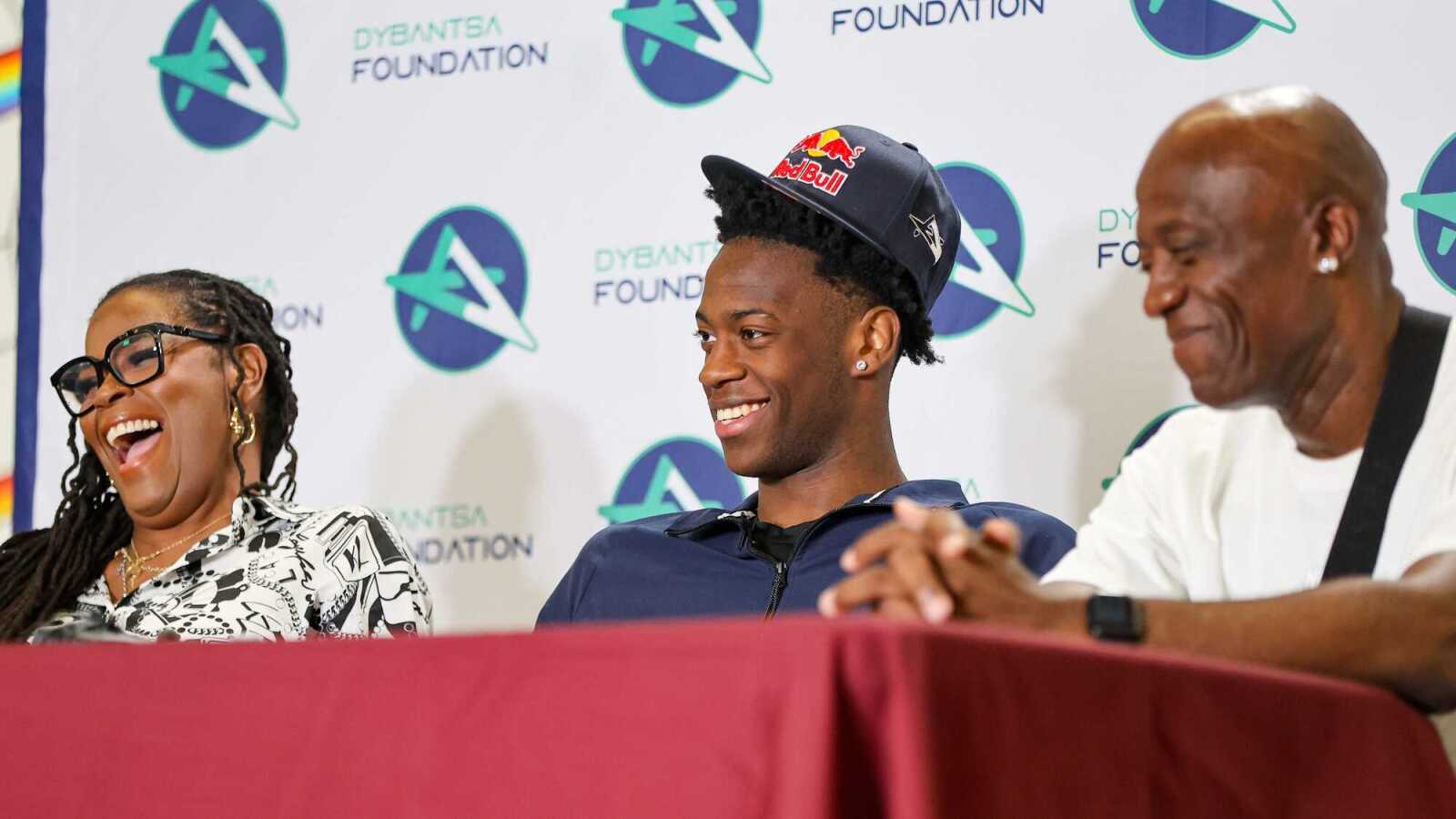 https://www.yardbarker.com/media/2/b/2b15490e6f5402065dd2b474c83f3dc721d73cf9/thumb_16x9/next-his-mother-chelsea-father-ace-brocktons-aj.jpg?v=1