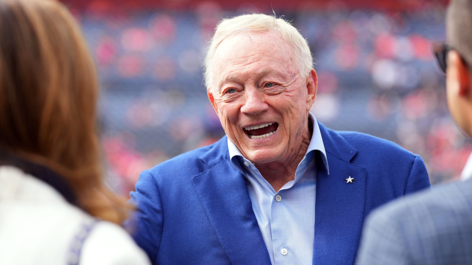 https://www.yardbarker.com/media/2/b/2b15fbad4cec4053d5b0bca202b67a2ae4d8c7f4/thumb_16x9/jerry-jones-seems-big-statement-trade-deadline.jpg?v=1