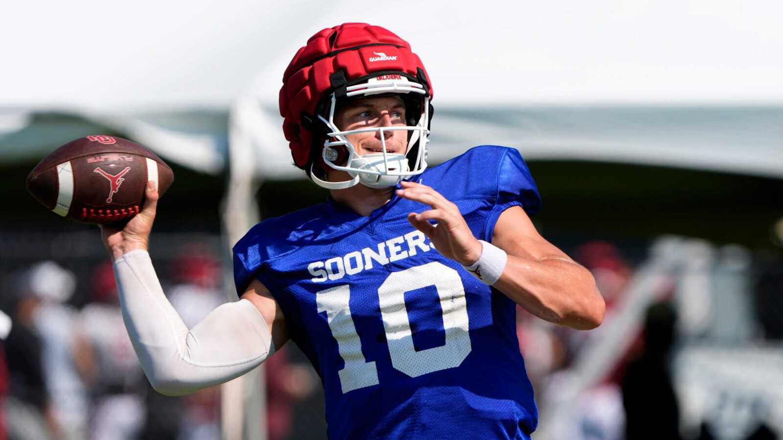https://www.yardbarker.com/media/2/b/2be2fe3131cc4f50719d84b671eeed82e8c37fb9/thumb_16x9/oklahoma-quarterback-john-mateer-throws-pass.jpg?v=1