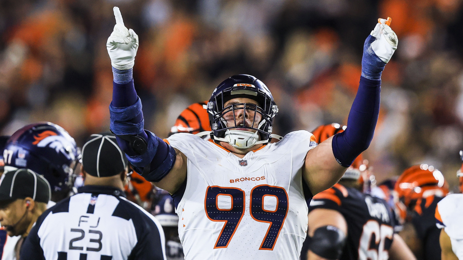 https://www.yardbarker.com/media/2/c/2c292624067bccc4578cd36cc655900def59ec8d/thumb_16x9/broncos-extend-pro-dl-strong-2024-season.jpg?v=1