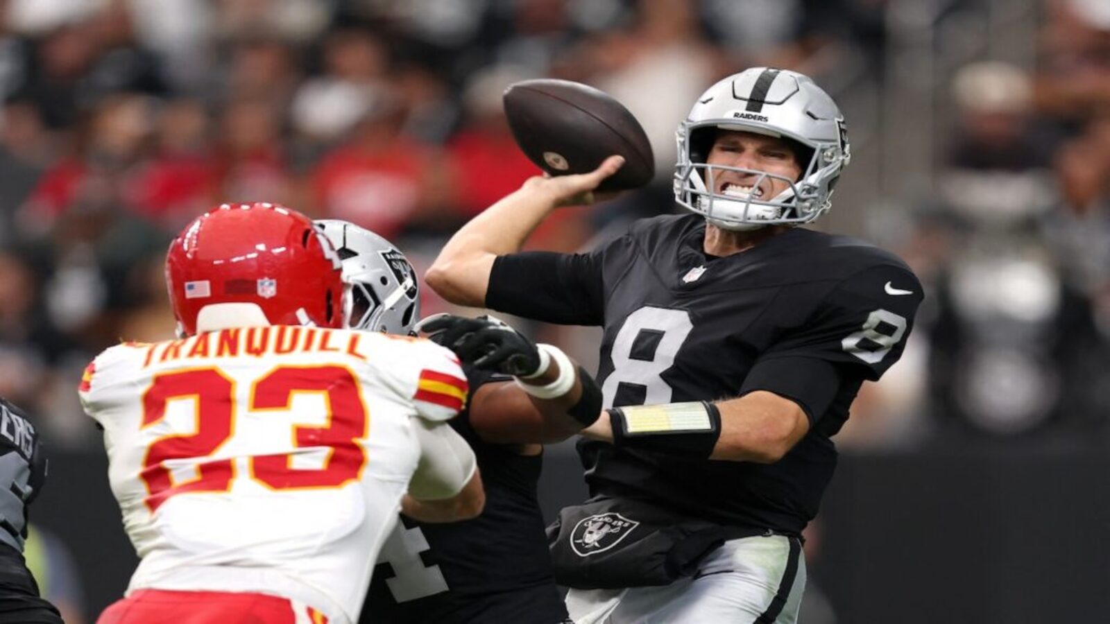 Chiefs Defense Struggles Against Raiders' Tight Ends