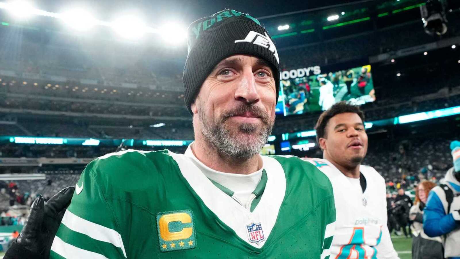 https://www.yardbarker.com/media/2/c/2c99597116b96438684569fddc714b6a1f50ebd7/thumb_16x9/garretts-wild-comment-rodgers-ringing-endorsement.jpg?v=1
