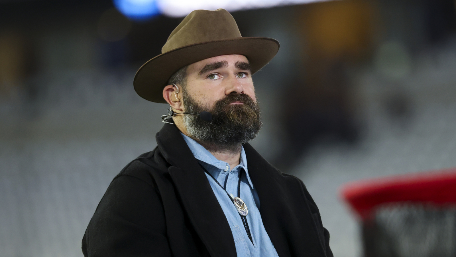 https://www.yardbarker.com/media/2/c/2cacce4481fce6be15cc4c5dc8629c7698dd890a/thumb_16x9/jason-kelce-addresses-big-lie-tush-push.jpg?v=2