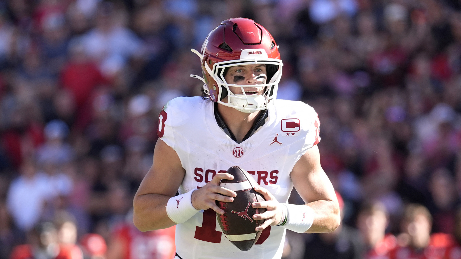 https://www.yardbarker.com/media/2/c/2cbef0e80ce6dab1edce0da475fc23f1732f52bb/thumb_16x9/sep-26-2026-athens-georgia-usa-oklahoma-sooners.jpg