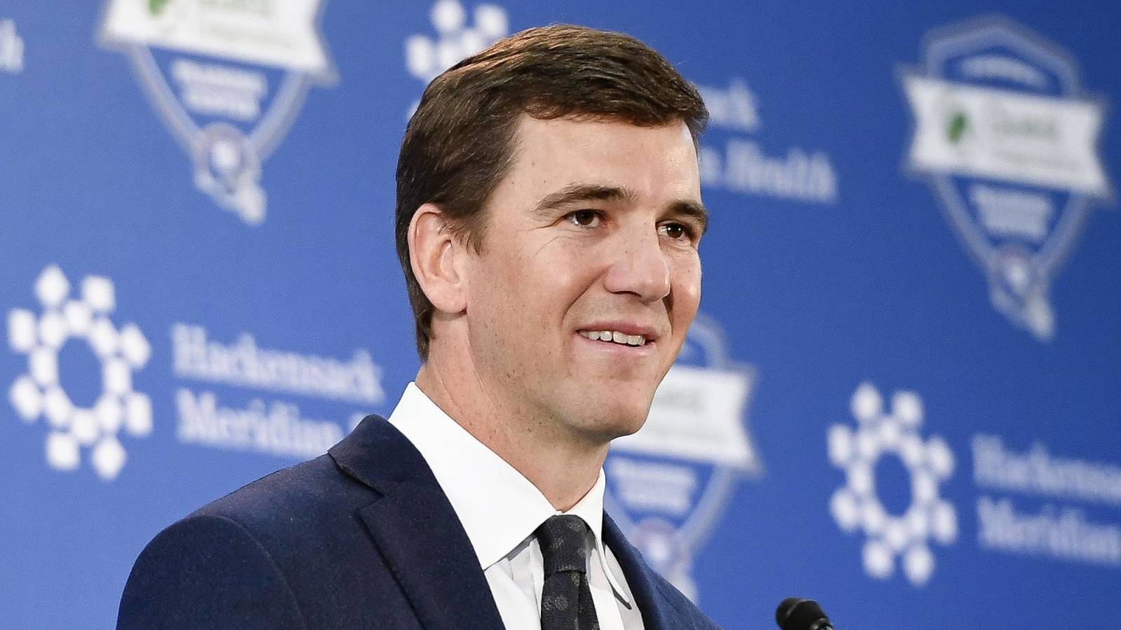 Eli Manning wins PFWA 2020 Good Guy Award Yardbarker