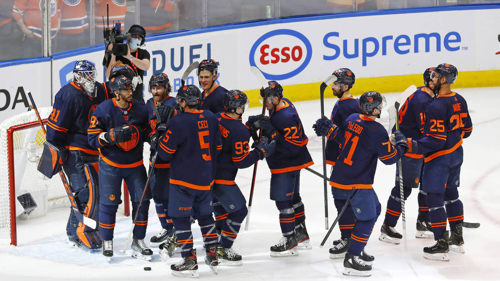 Calgary Flames at Edmonton Oilers Picks, predictions and tips for