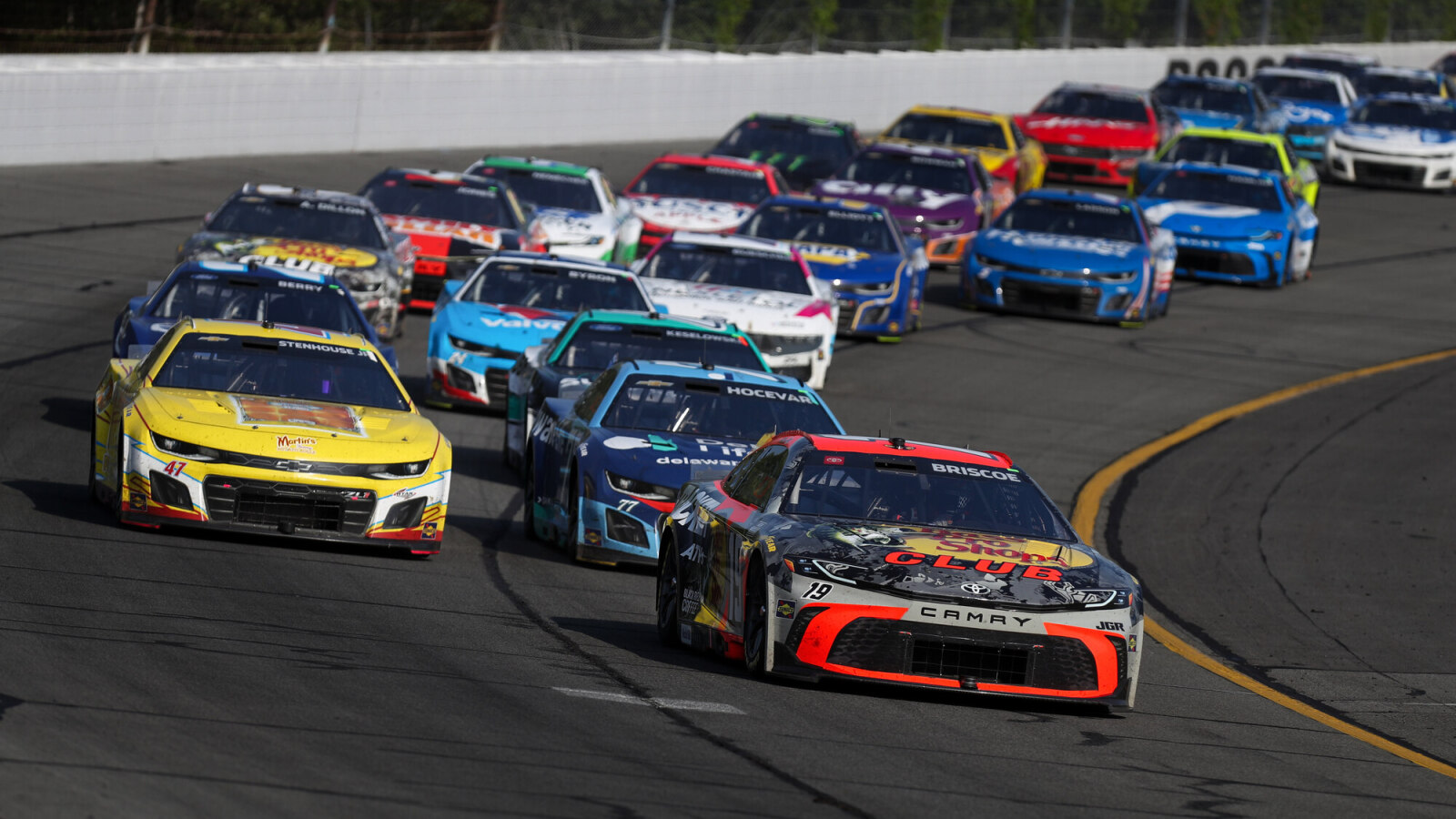 https://www.yardbarker.com/media/2/d/2d2781a2c80efaae3e902c6fbf44c5df58daa790/thumb_16x9/nascar-makes-right-call-moves-cup-race-pocono-two.jpg?v=1