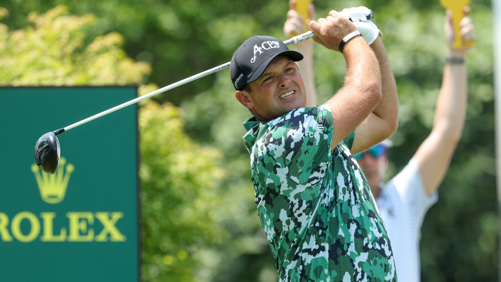 https://www.yardbarker.com/media/2/d/2db5d54a9da71931929e6617f95d3ec74aa746ed/thumb_16x9/watch-patrick-reed-hits-one-best-shots-open.jpg?v=1