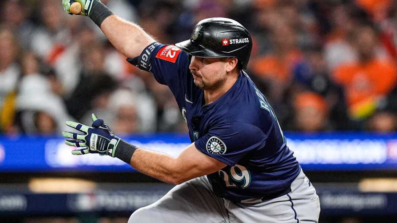 https://www.yardbarker.com/media/2/d/2dbc4ff0b5d2be3e24133f4b99944fd2c34cfcea/thumb_16x9/seattle-mariners-catcher-cal-raleigh-29-strikes.jpg?v=1