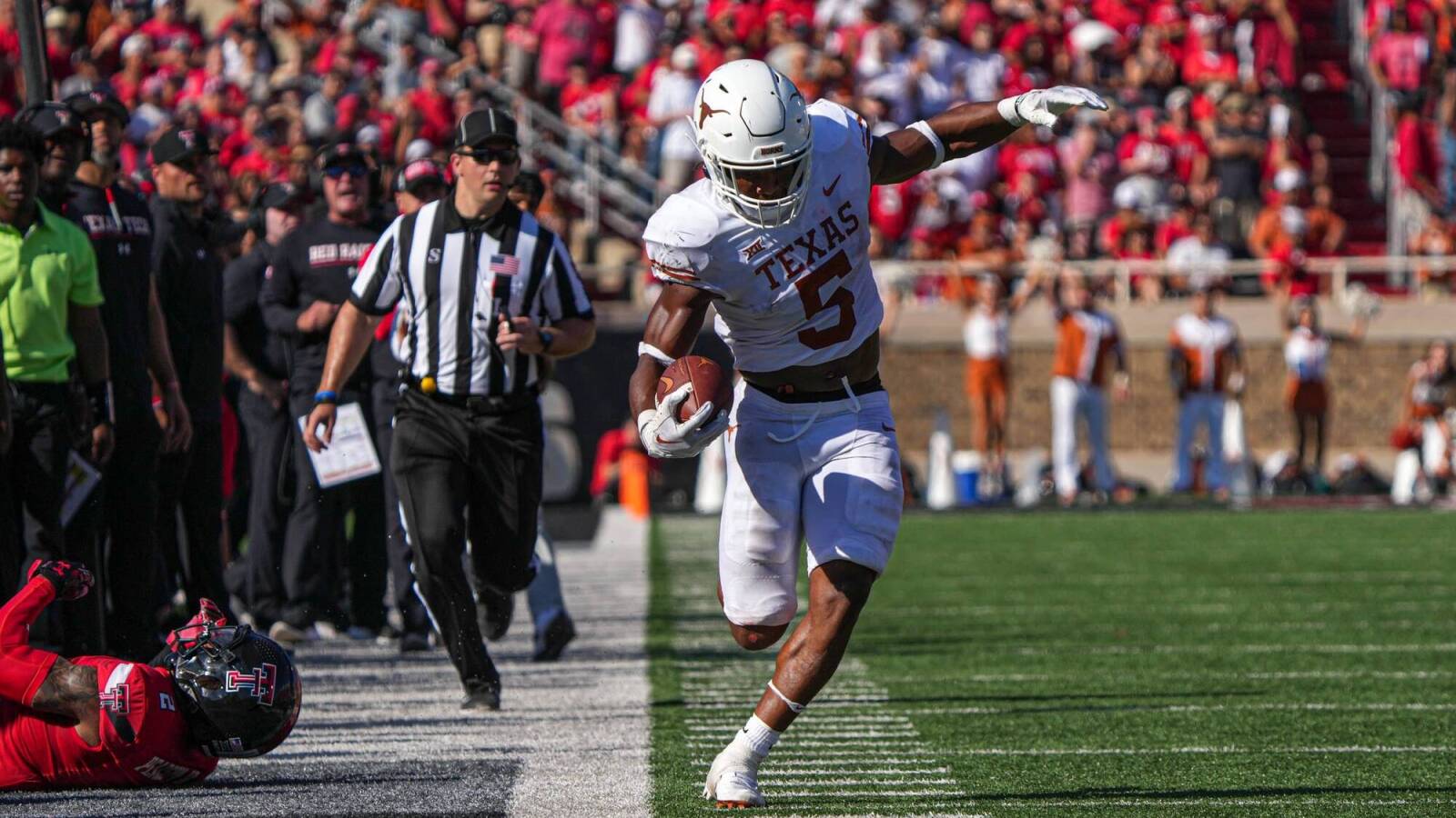 Eagles GM leaves draft door open for early running back - Vimarsana News