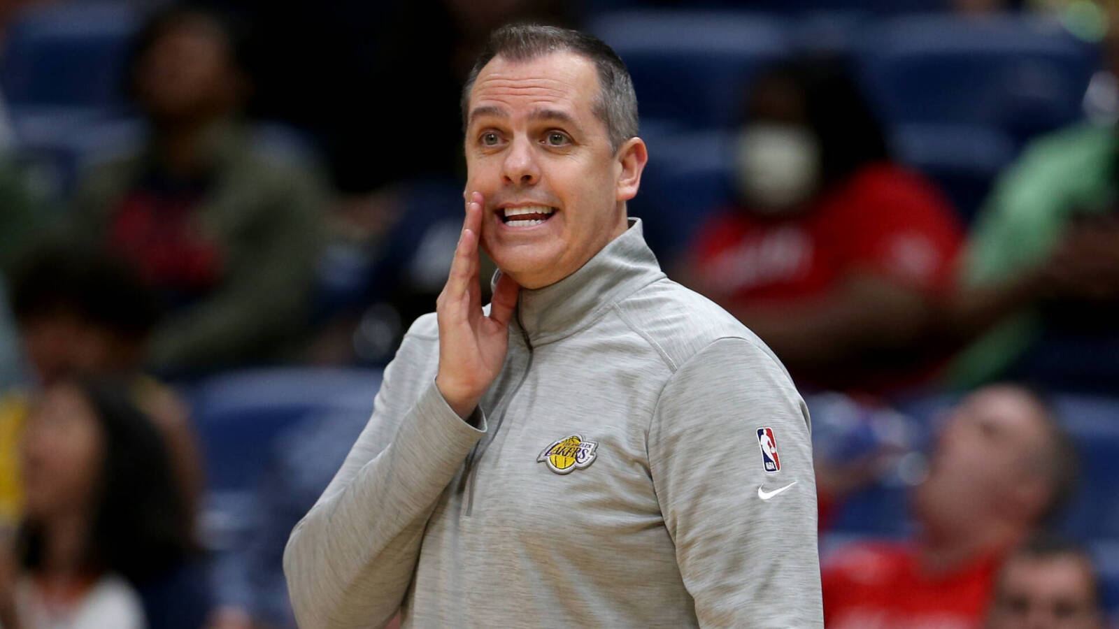 Тренера знаменитостей. Тренера знаменитостей. Тренеры известных футбольных клубов. Монтгомери тренер. Тренера знаменитостей.