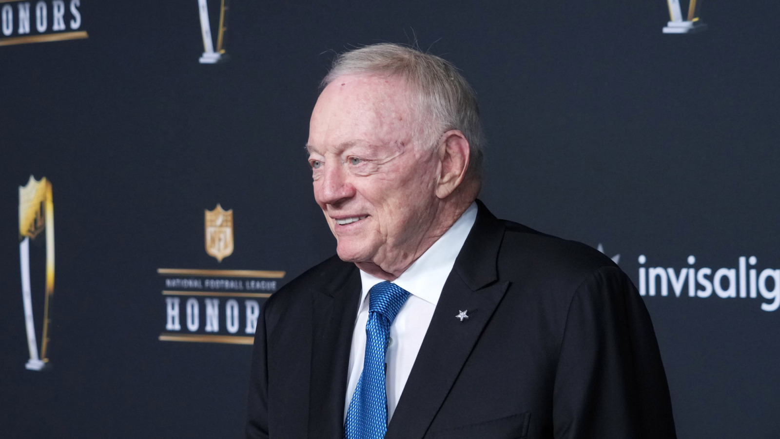 https://www.yardbarker.com/media/2/e/2e1a1620abaec6e9bdc57ed206962c3a73fef2b0/thumb_16x9/jerry-jones-makes-feelings-on-cowboys.jpg?v=1