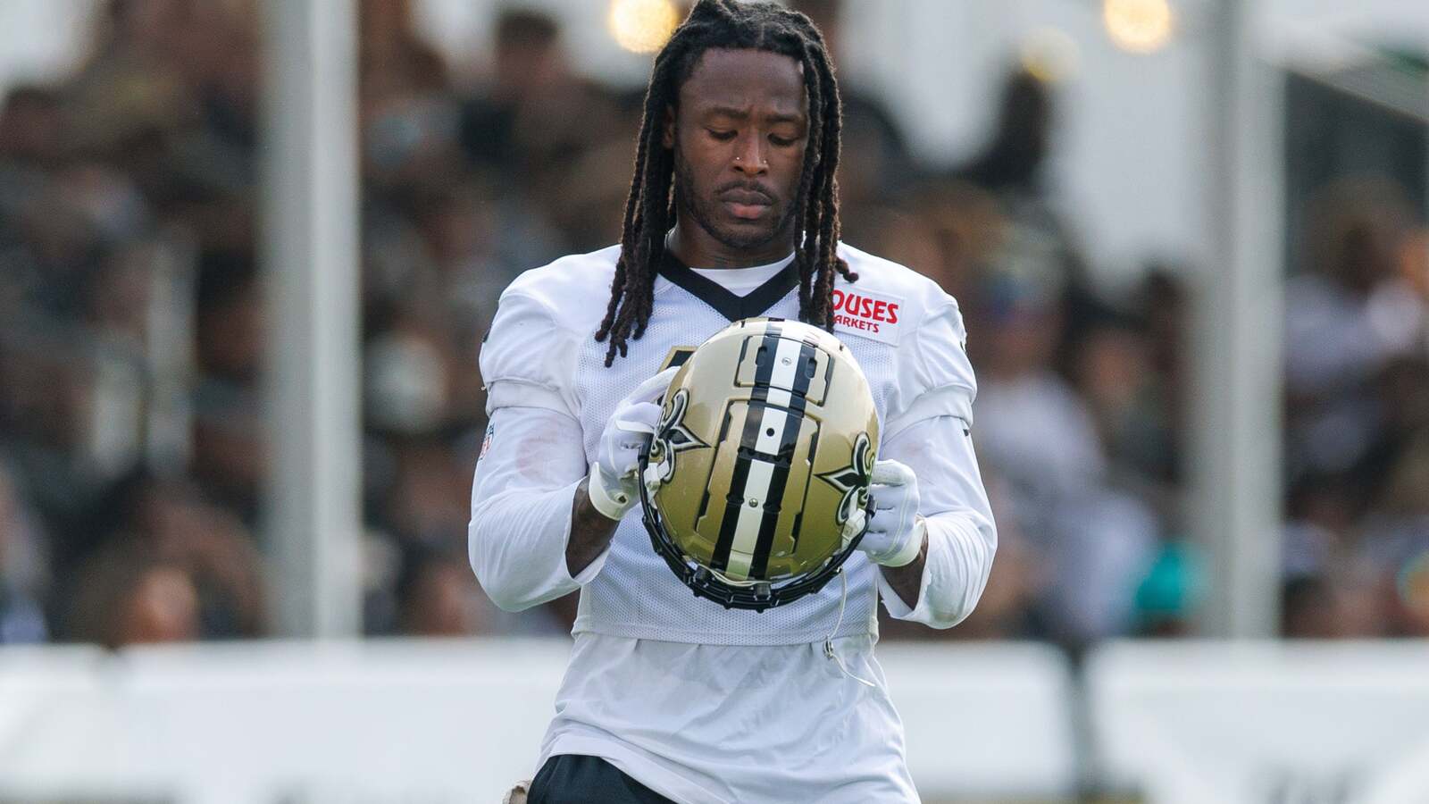 Alvin Kamara to Miss a Month Due to Injury