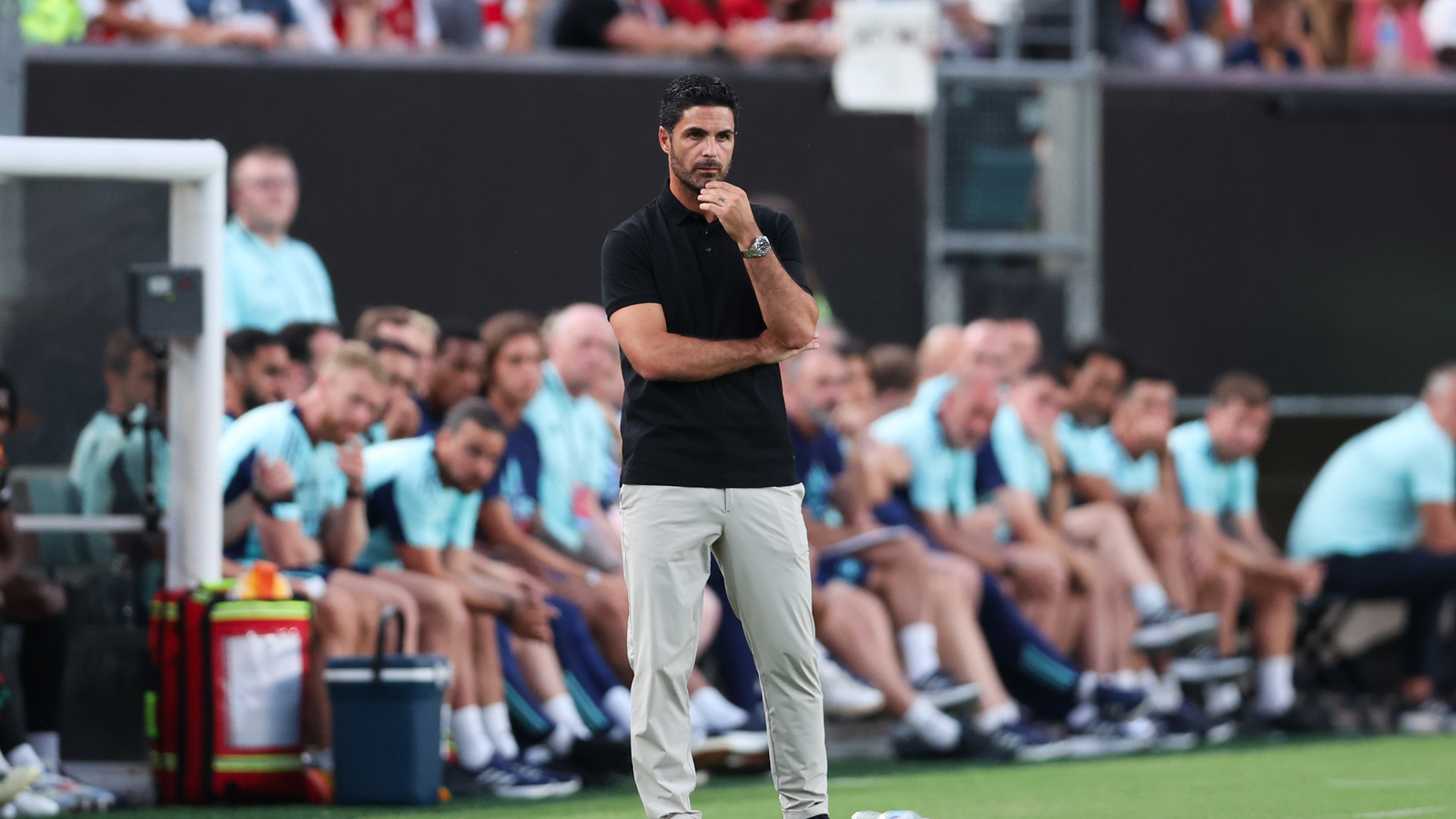 https://www.yardbarker.com/media/2/e/2e9708bf3788c01627b981482bf6cc921ac7db3c/thumb_16x9/jul-31-2024-philadelphia-pa-usa-arsenal-manager.jpg