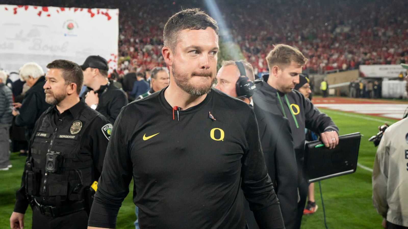 oregon-head-coach-dan-lanning-walks-off-