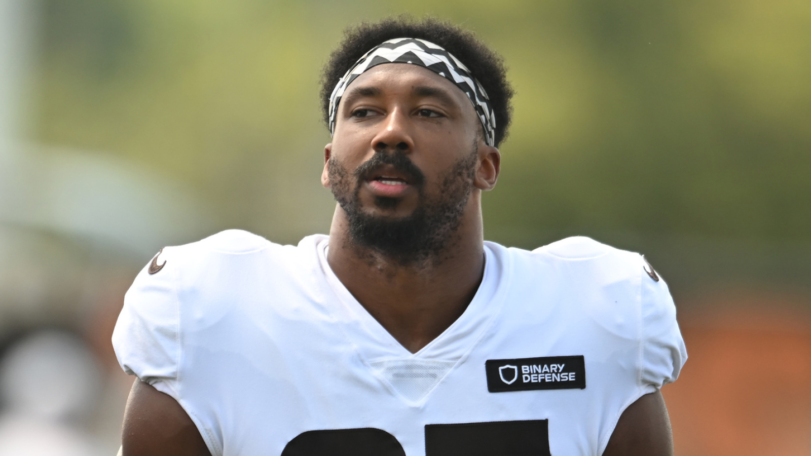 https://www.yardbarker.com/media/2/e/2ee8a716240ccae13272741dd48bbf10193f2e54/thumb_16x9/browns-hc-sends-message-garrett-latest-speeding.jpg?v=2