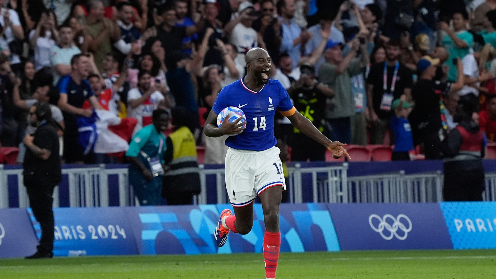 https://www.yardbarker.com/media/2/f/2fa2e015570fe5095b8ff87f5eb354f8efc456c6/thumb_16x9/tottenham-late-summer-overtures-pl-star-before.jpg