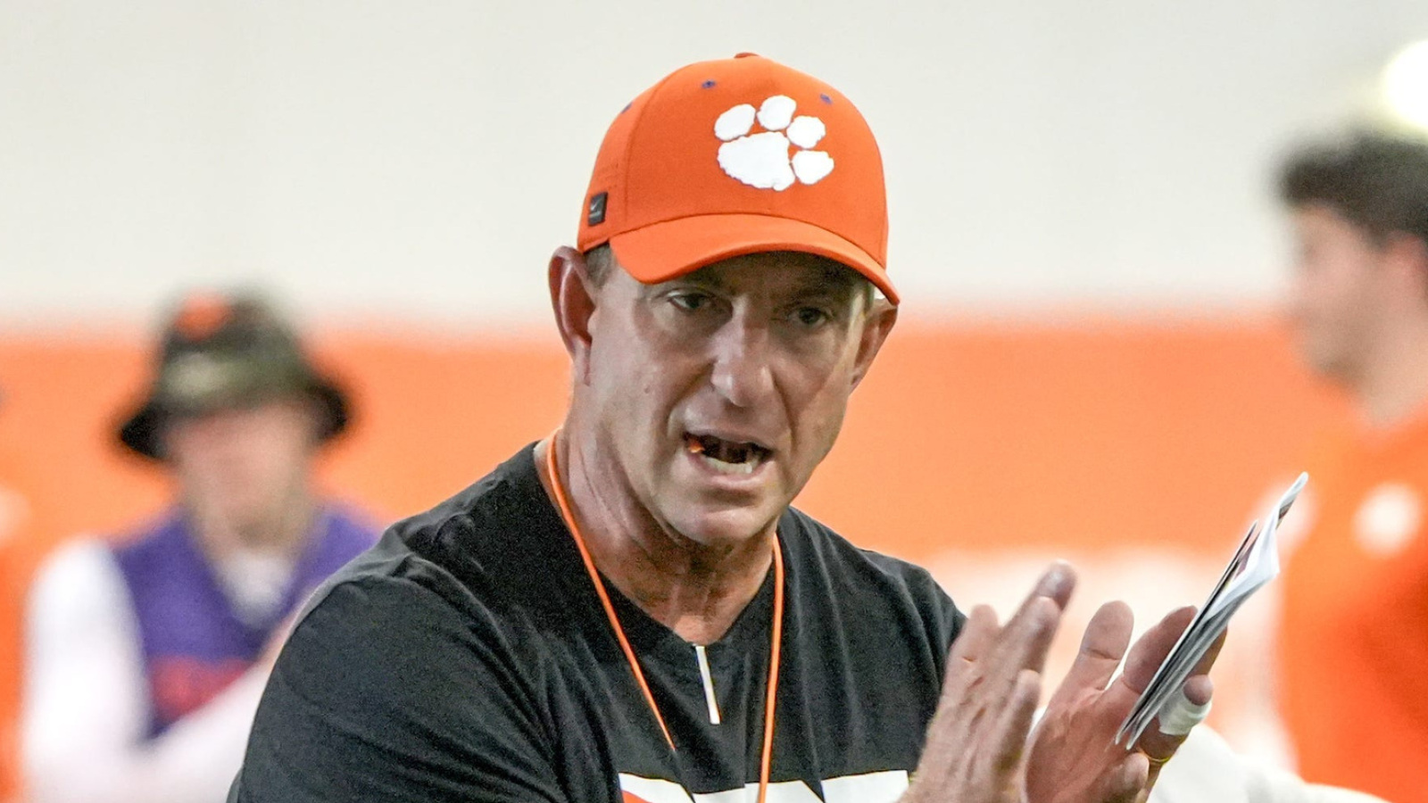 https://www.yardbarker.com/media/2/f/2fcabd7645f61b7730a9dd0d1933f069dceb6cca/thumb_16x9/clemson-announces-starting-quarterback-ahead-lsu.jpg?v=1