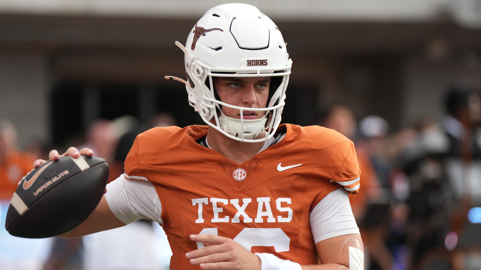 https://www.yardbarker.com/media/2/f/2ffc2daebceb4004a1154888c3bc7c48cbaa4d4c/thumb_16x9/heisman-voters-offer-blunt-assessments-texas-qb.jpg?v=1