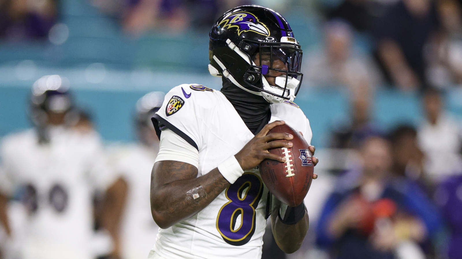https://www.yardbarker.com/media/3/0/3025e7bc53306253230b74610e22d467c5625940/thumb_16x9/teammate-shares-big-revelation-ravens-lamar.jpg?v=1