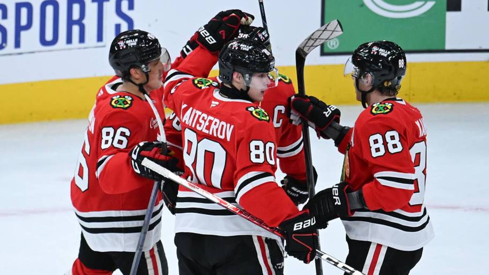 Blackhawks snap 3-game losing skid, beat Kings 2-1 in complete game