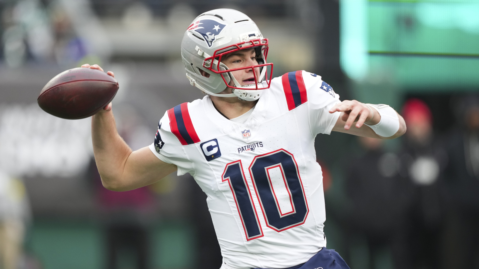 https://www.yardbarker.com/media/3/0/3059f9489a1d927945c39c493c914a4d8f78bbc2/thumb_16x9/patriots-key-schematic-change-help-drake-maye.jpg?v=1
