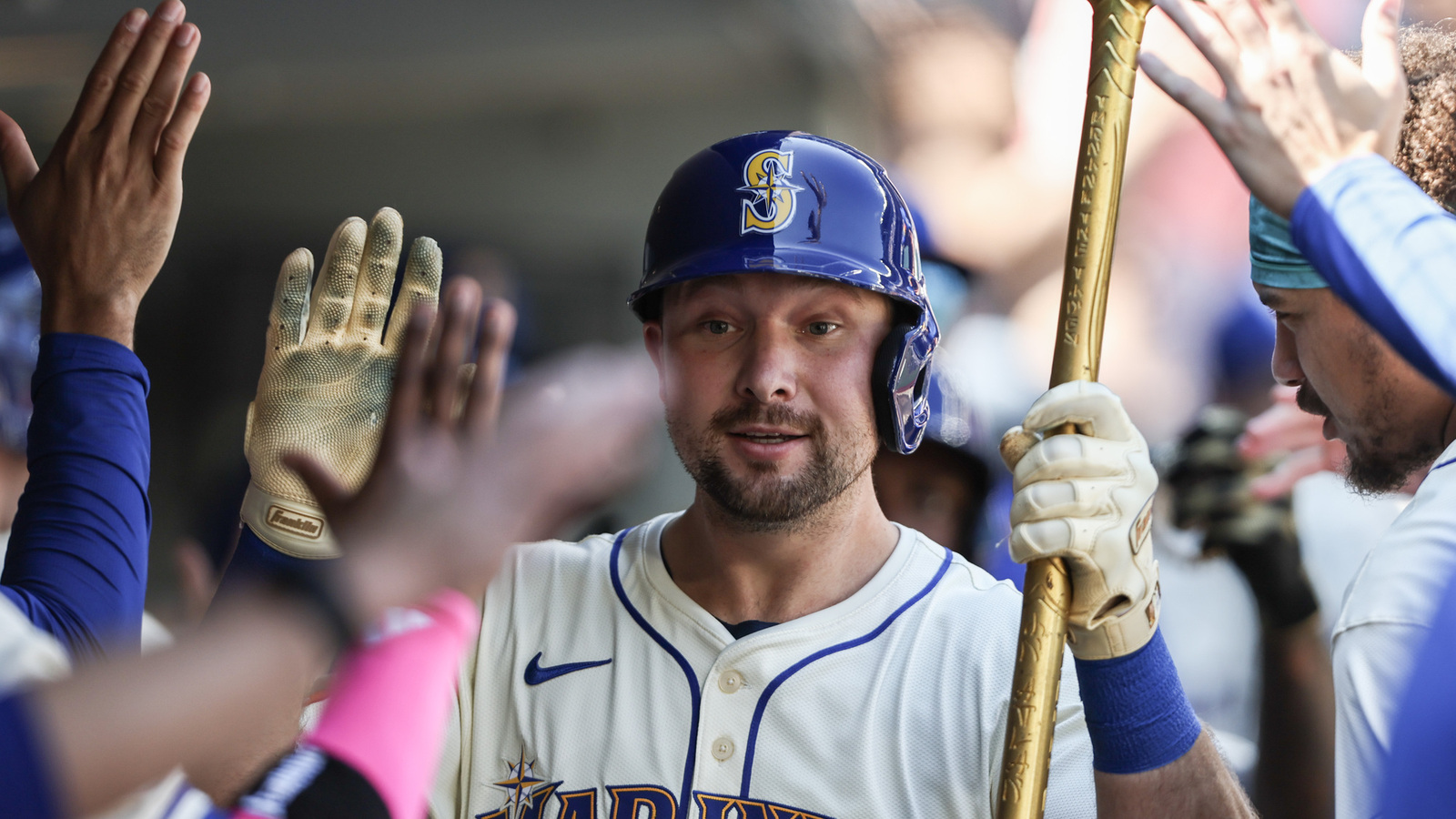 https://www.yardbarker.com/media/3/0/3060995a38374f262ad13cc3f1e374057ac7fc78/thumb_16x9/surprising-player-mlb-team-2025-season.jpg
