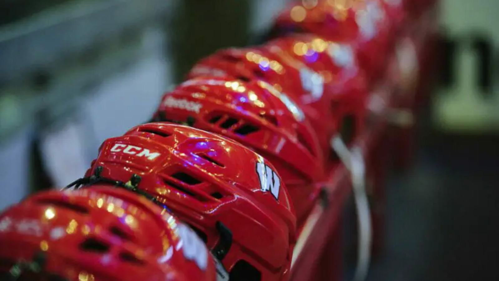 Wisconsin Badgers kick off Frozen Four against strong #2 North Dakota