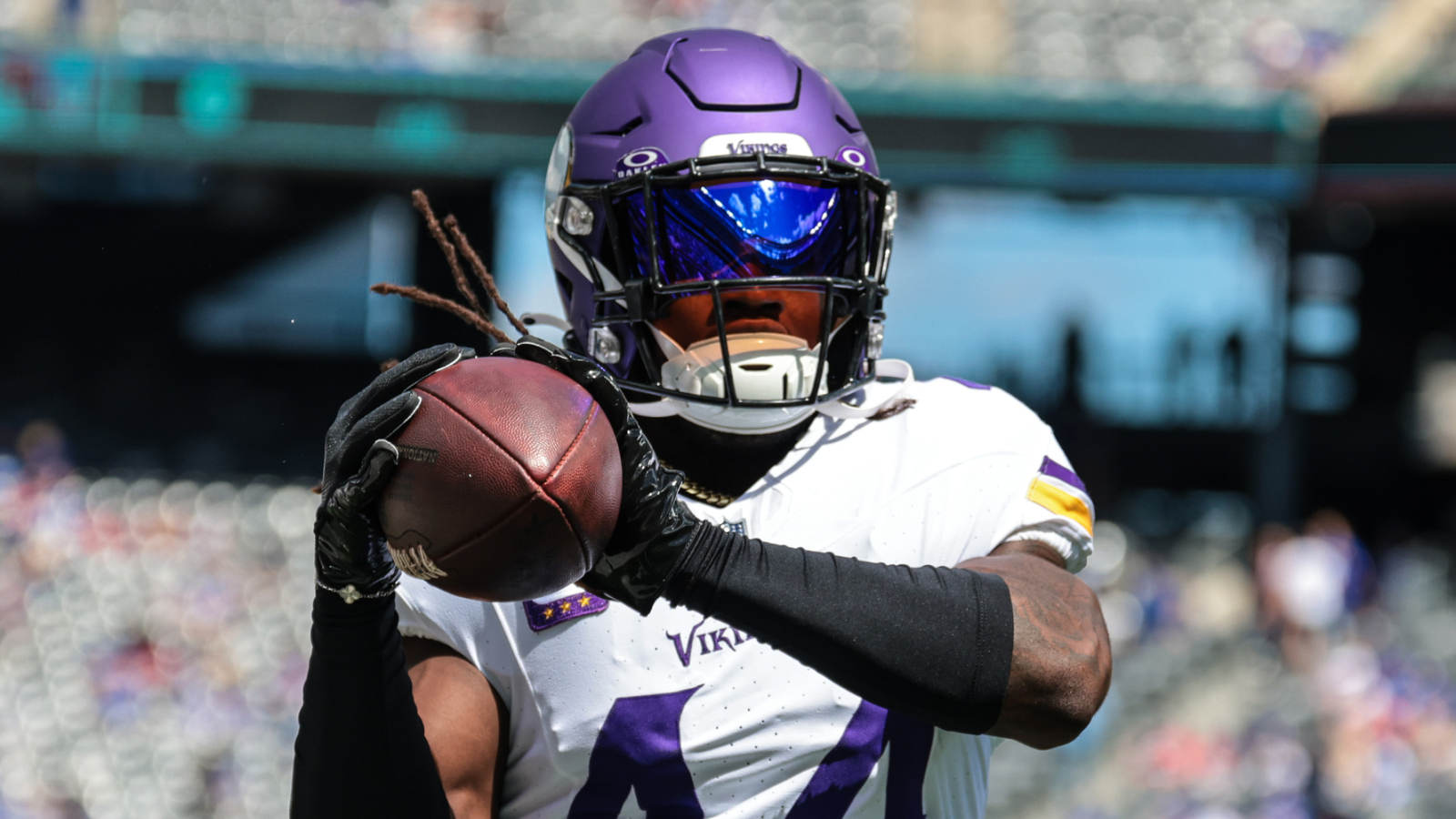 https://www.yardbarker.com/media/3/0/30a86b3036e37fcca87b8cce75e92d1fba4ad38f/thumb_16x9/dynamic-safety-extension-massive-win-vikings.jpg?v=1