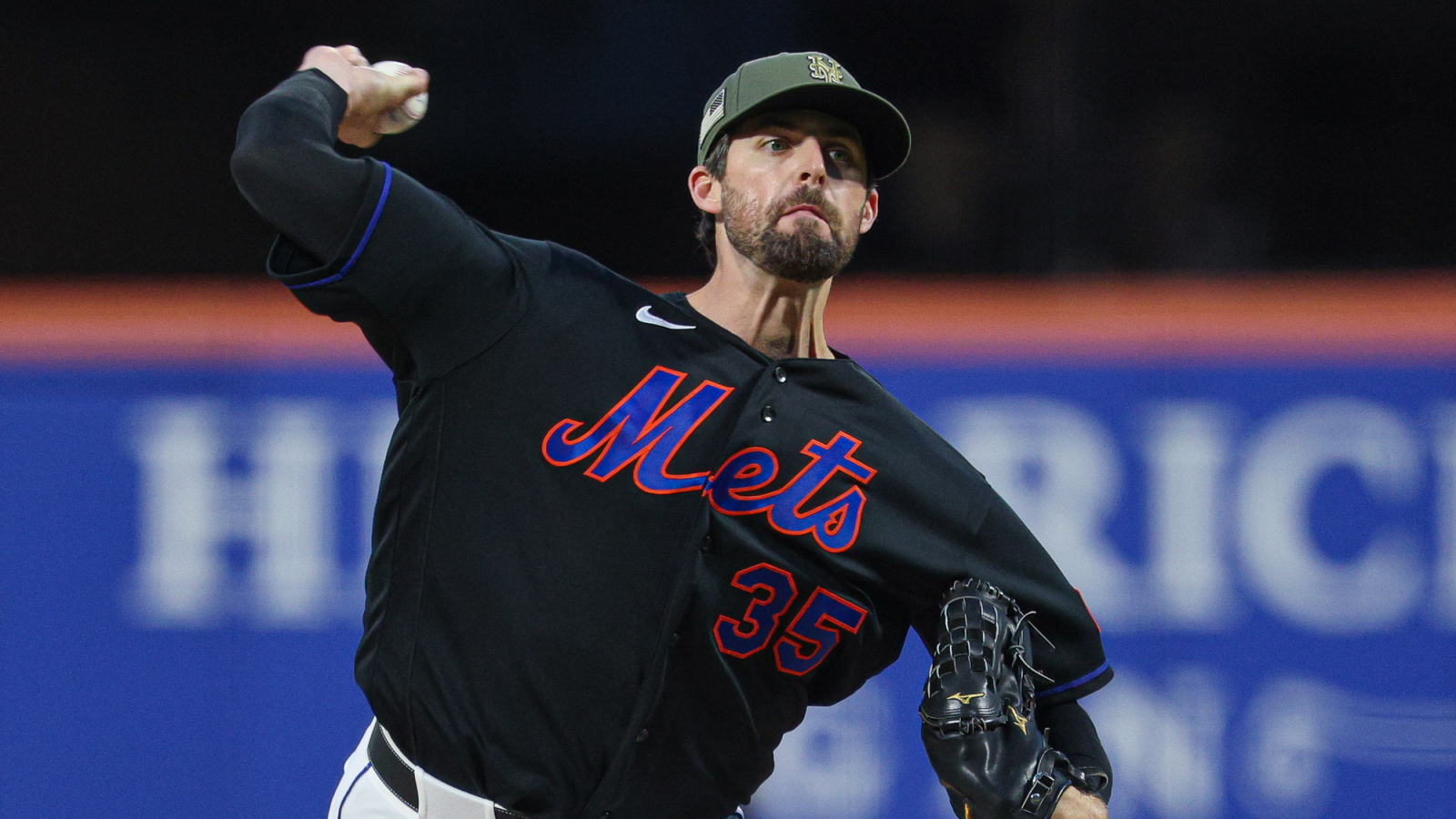https://www.yardbarker.com/media/3/0/30e106fef7eea786116eea961a031826c0095594/thumb_16x9/cubs-continue-playoff-push-acquiring-clay-holmes.jpg?v=1