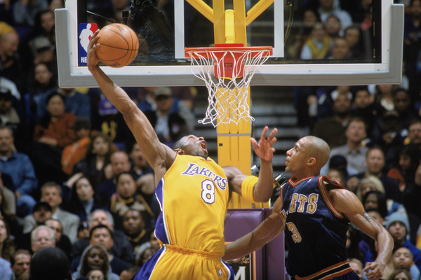 Ben Wallace of the Detroit Pistons dunks against Kobe Bryant of the News  Photo - Getty Images