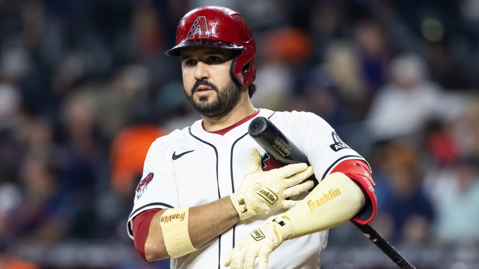 https://www.yardbarker.com/media/3/1/31e55a864f51076fb544a5233fcd8cf1bd764dcf/thumb_16x9/another-team-joins-eugenio-suarez-sweepstakes.jpg?v=1