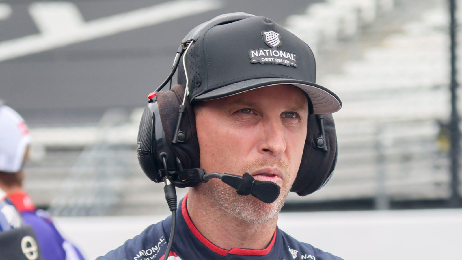 https://www.yardbarker.com/media/3/2/323072a821c57d16705bcf736e1d87c3638bc88f/thumb_16x9/denny-hamlin-found-another-heartbreaking-lose.jpg?v=1