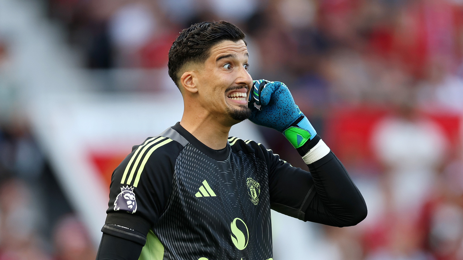 https://www.yardbarker.com/media/3/2/3233a02efbd2692e2aefb8d2a1d68f1daf62442b/thumb_16x9/manchester-united-v-arsenal-premier-league-1.jpg