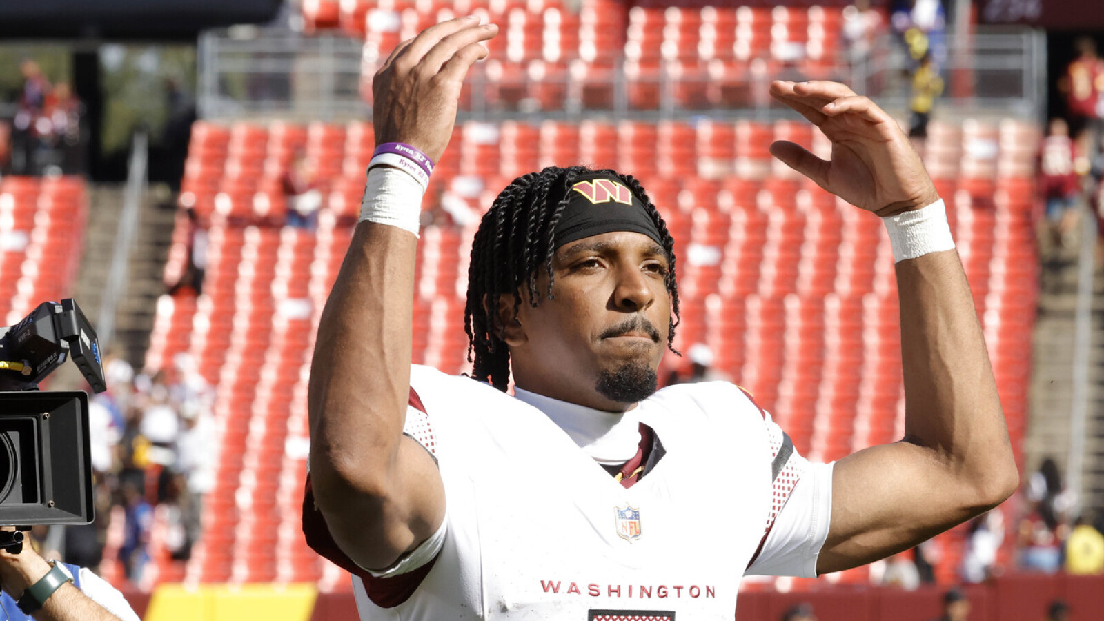 https://www.yardbarker.com/media/3/2/327eee87c600a86241d5bab7eae872ea021d0870/thumb_16x9/200-passing-yards-first-20-nfl-games-quiz.jpg?v=1