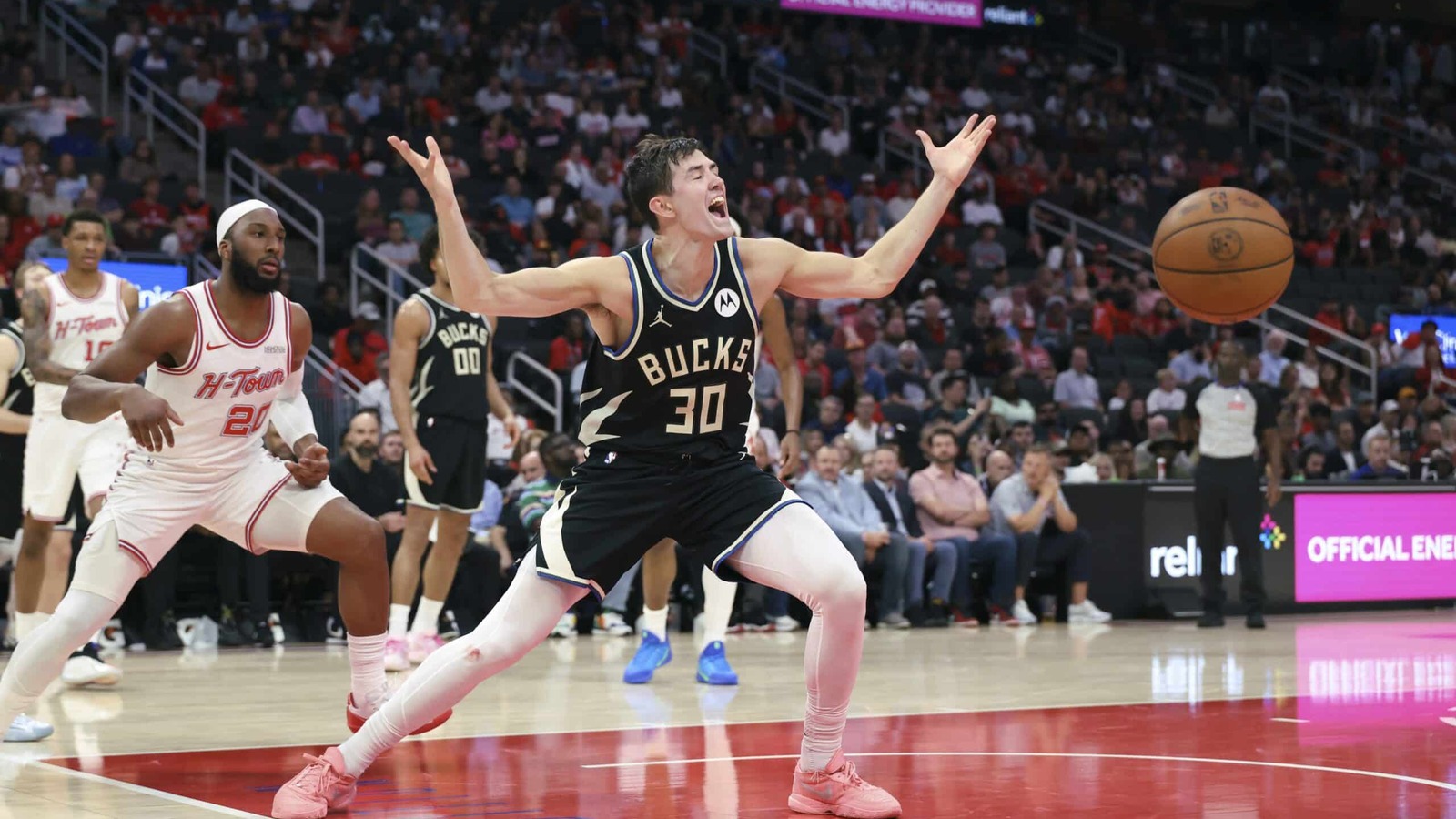 Video: Bucks’ Cormac Ryan made Kevin Durant pay for disrespectful defense