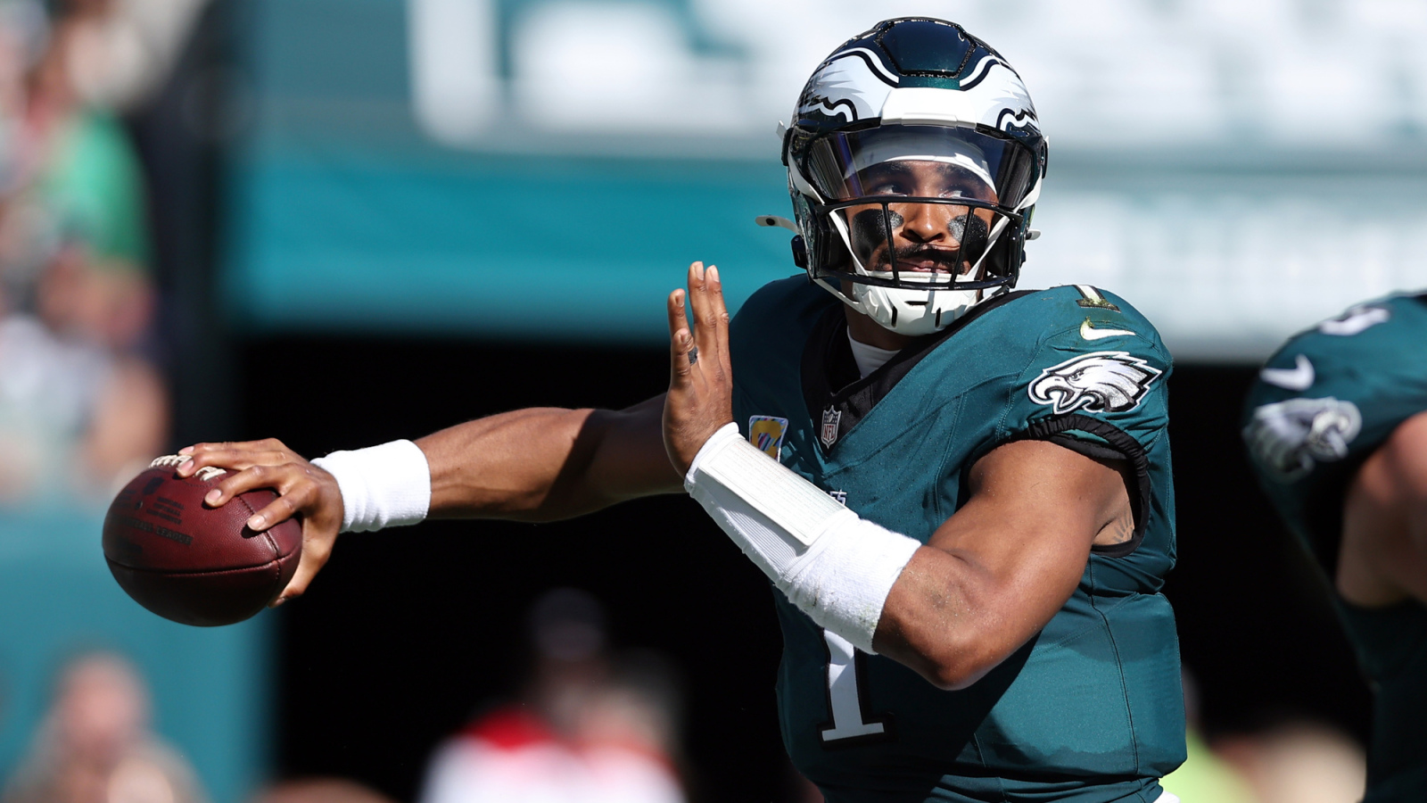 https://www.yardbarker.com/media/3/2/32da2dccd9d82294a8e831fa729aba0902569853/thumb_16x9/jalen-hurts-takes-blame-eagles-offensive-struggles.jpg?v=1