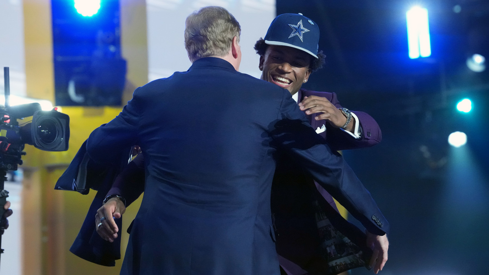 Cowboys trade up, draft safety Caleb Downs with No. 11 pick