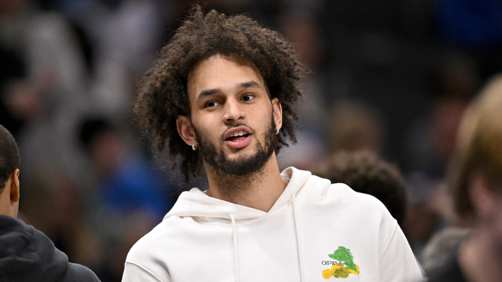 https://www.yardbarker.com/media/3/3/33258ad6fc53cefbccc083c90c18fdbb85b94491/thumb_16x9/mavericks-center-dereck-lively-iireportedly.jpg?v=1